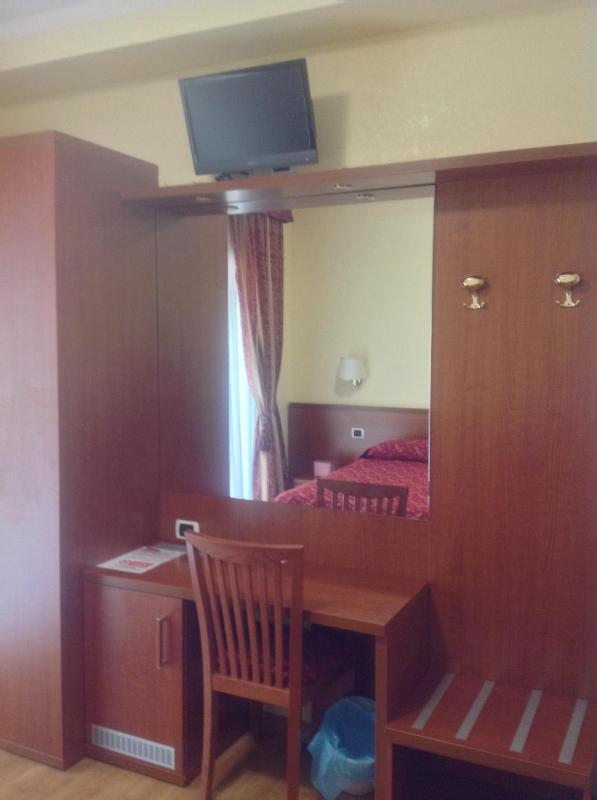 Standard Single Room image 2