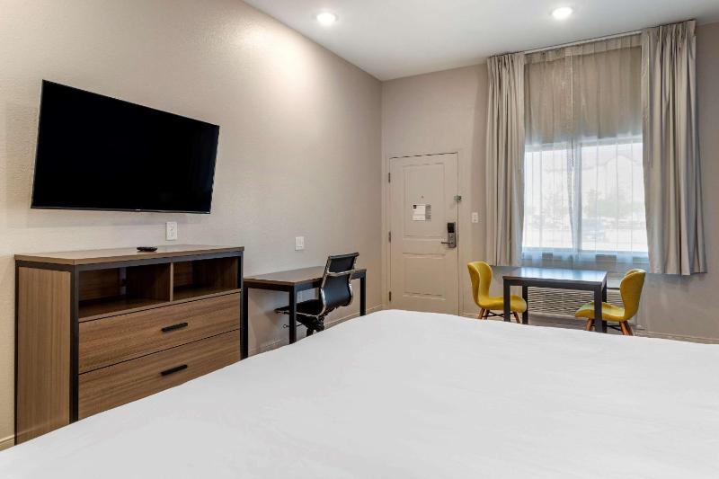 King Room - Non Smoking image 4