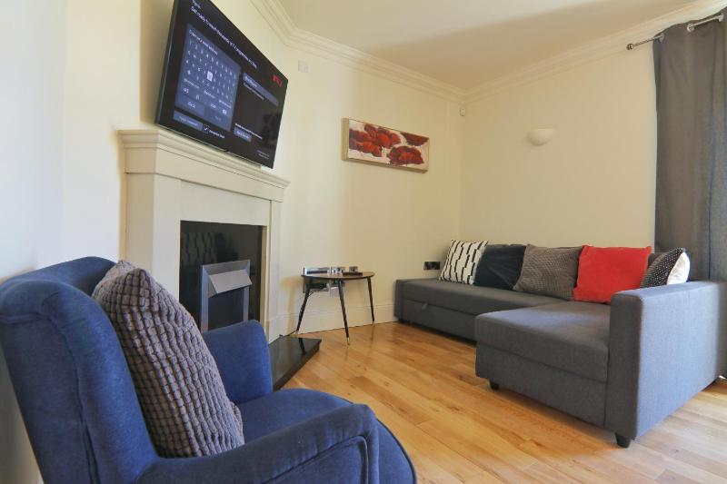 Two-Bedroom House image 4