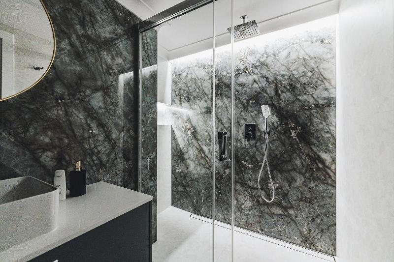 One-Bedroom Apartment image 4