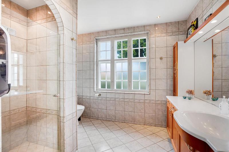 Standard Double Room with Shared Bathroom image 1
