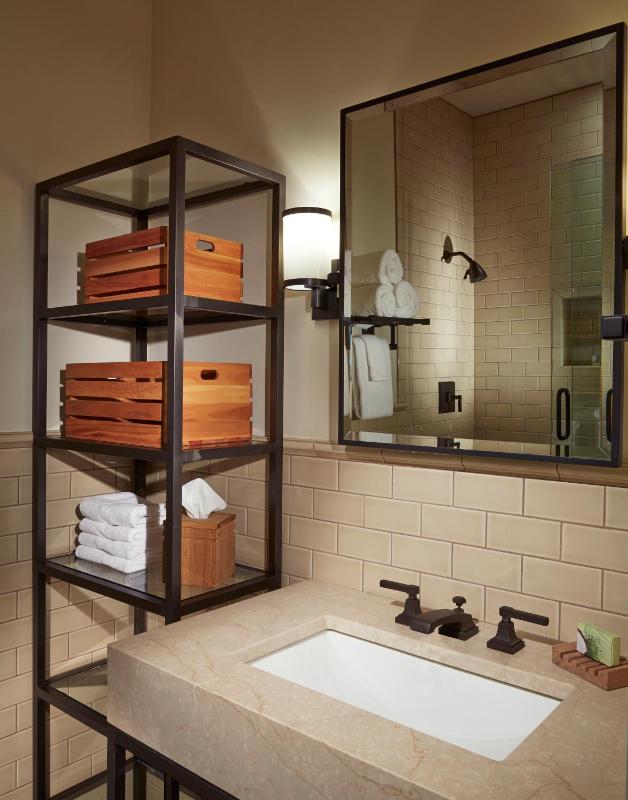 Quadruple Room with Lake View image 3