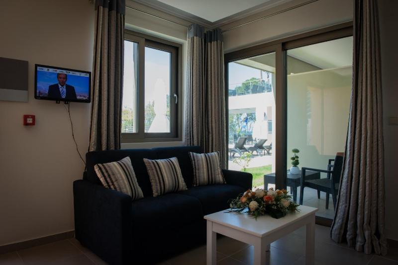 Mantinia Bay Hotel - image 5