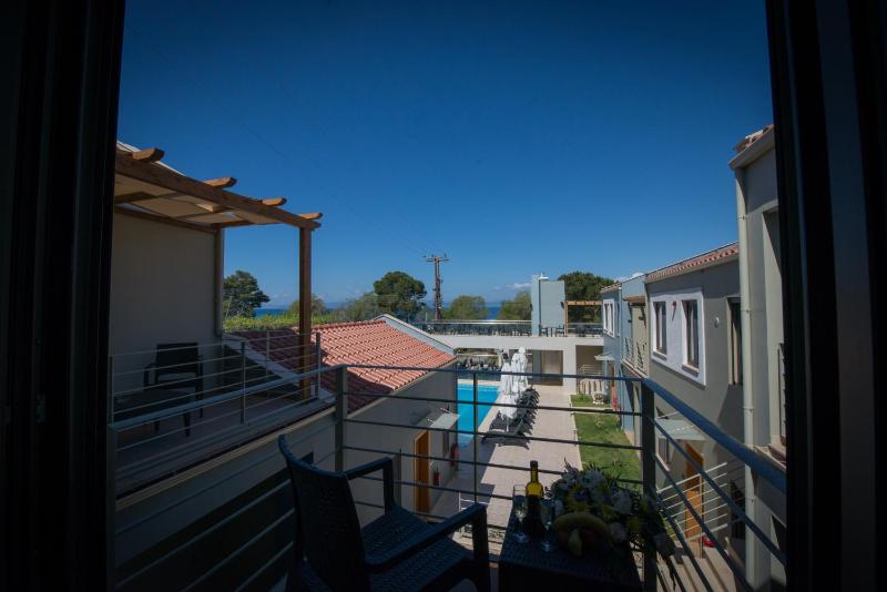 Mantinia Bay Hotel - image 10