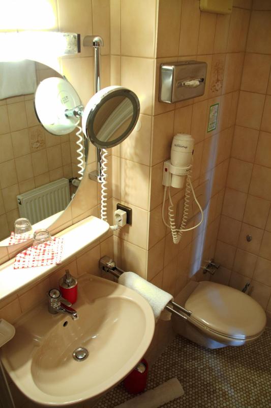 Economy Double Room image 2