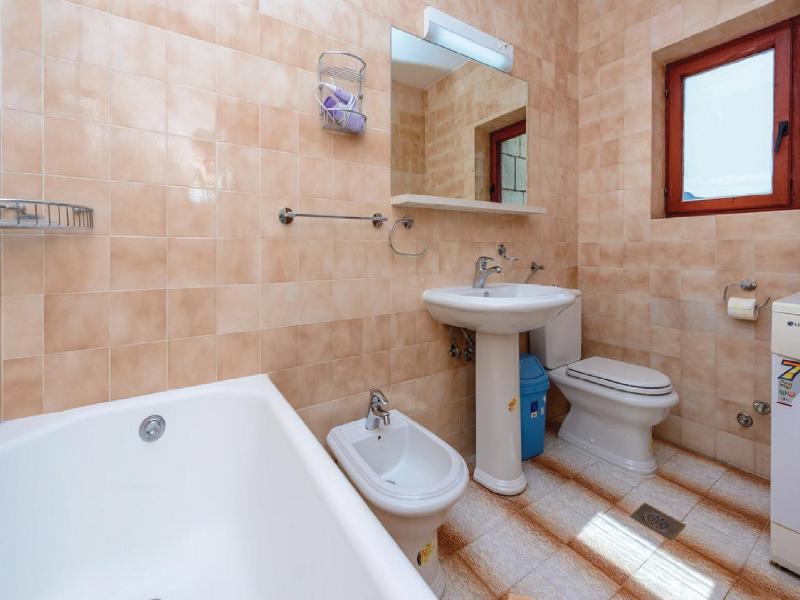 Villa Anka - Five-Bedroom Villa with Terrace and Swimming Pool - image 16