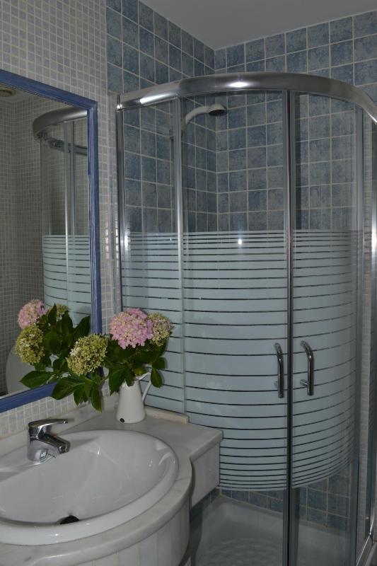 Triple Room with Balcony image 2