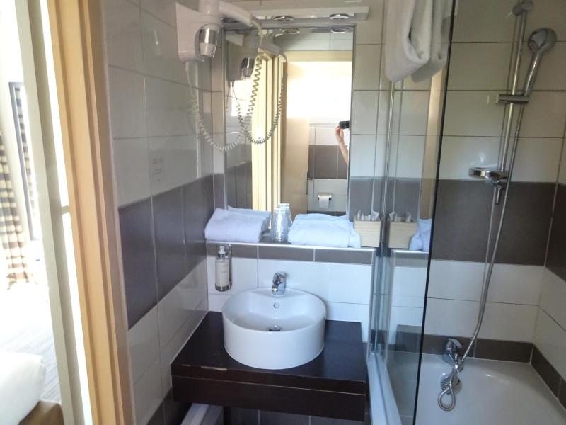Double or Twin Room with Garden Access image 2
