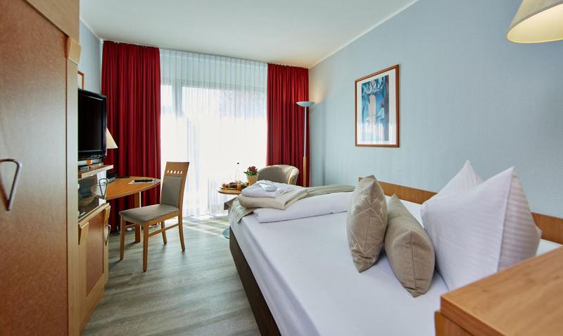 Junior Room with Balcony image 4