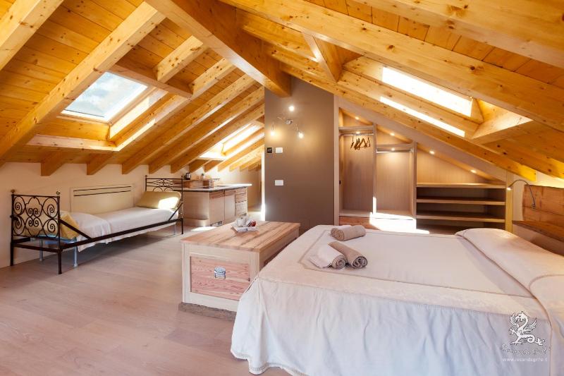 Double Room with Lake View image 3