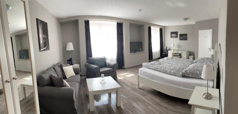 Large Double Room image 3