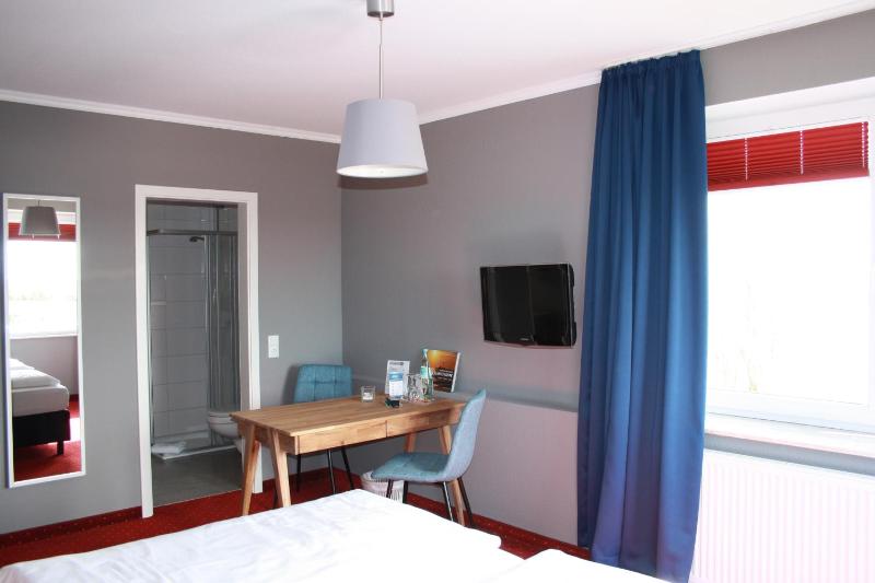 Double Room with Lake View image 3
