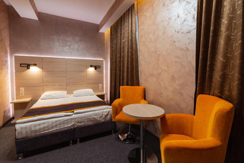 Deluxe Double or Twin Room image 2