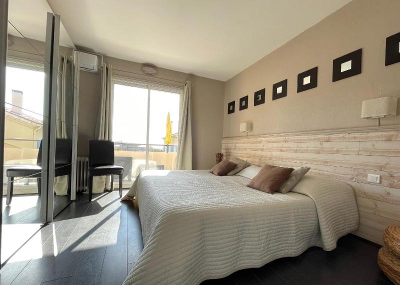 Superior Double Room with Garden View image 4