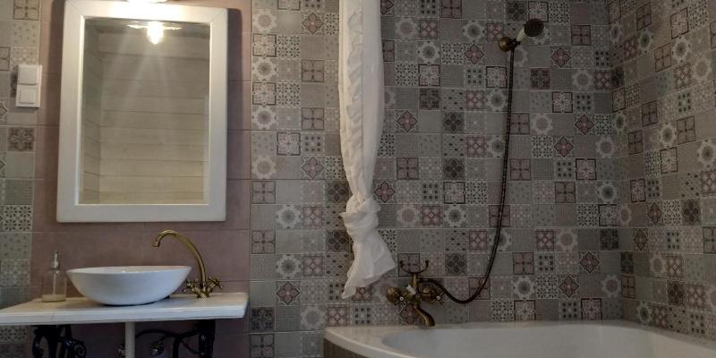 Deluxe Double Room with Bath image 4