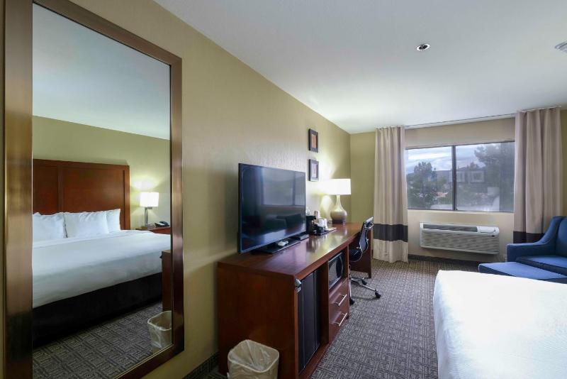 King Room - Non-Smoking image 4