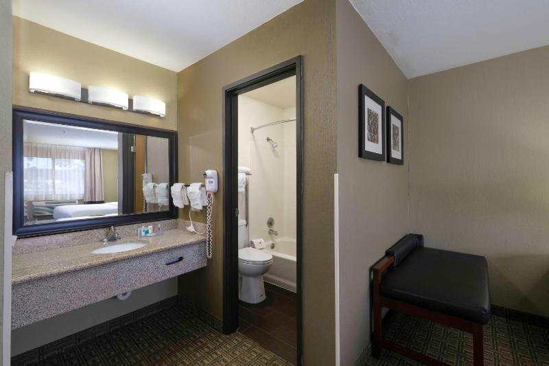  King Suite with Spa Bath- Non-Smoking image 2