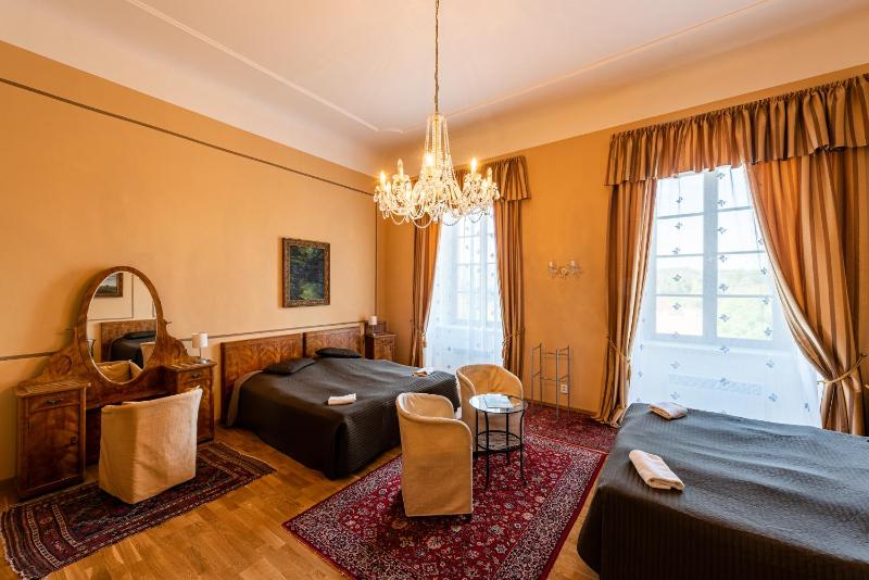 Quadruple Room with Shared Bathroom image 3