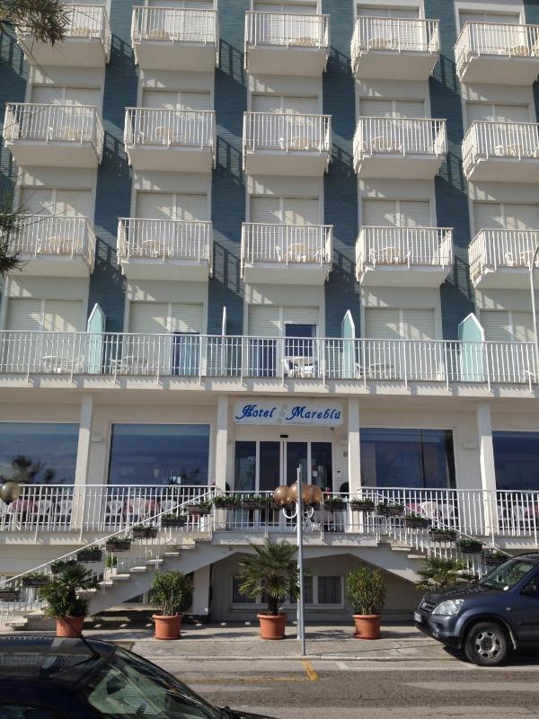 Double or Twin Room with Balcony and Sea View image 2