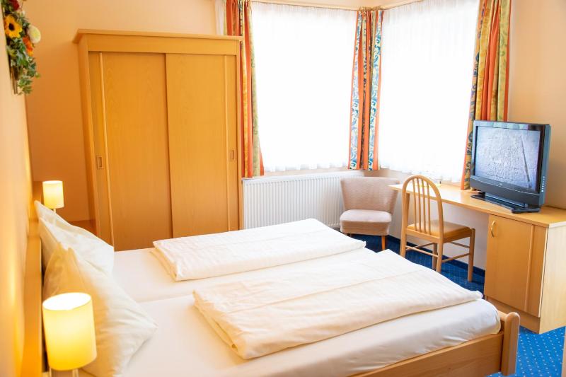 Double Room with Balcony image 1