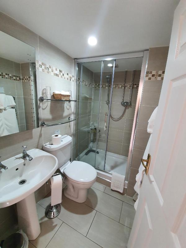 Standard Double or Twin Room image 2