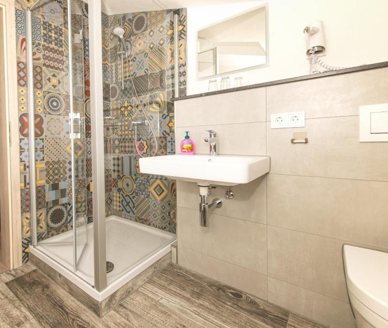 Junior Suite with Pool View image 3
