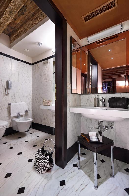 Classic Triple Room image 3