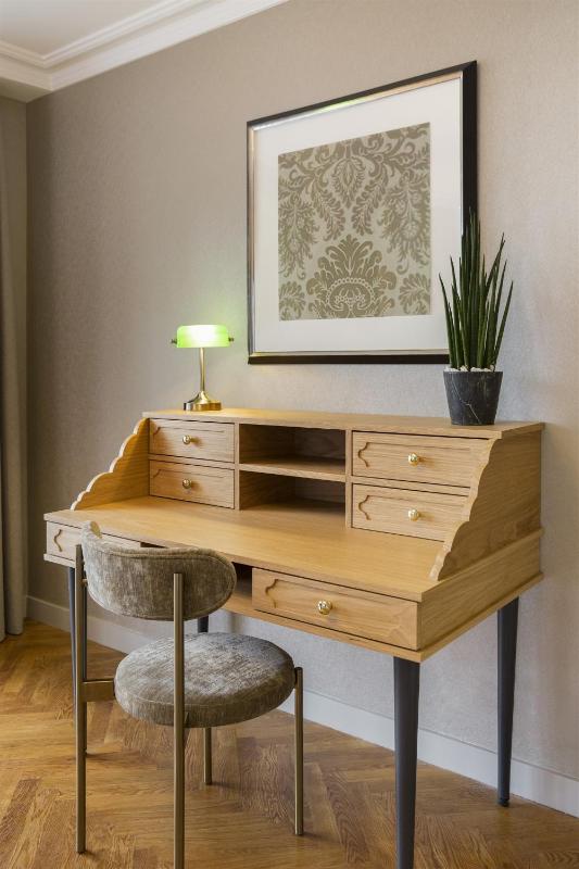 Executive Suite image 4