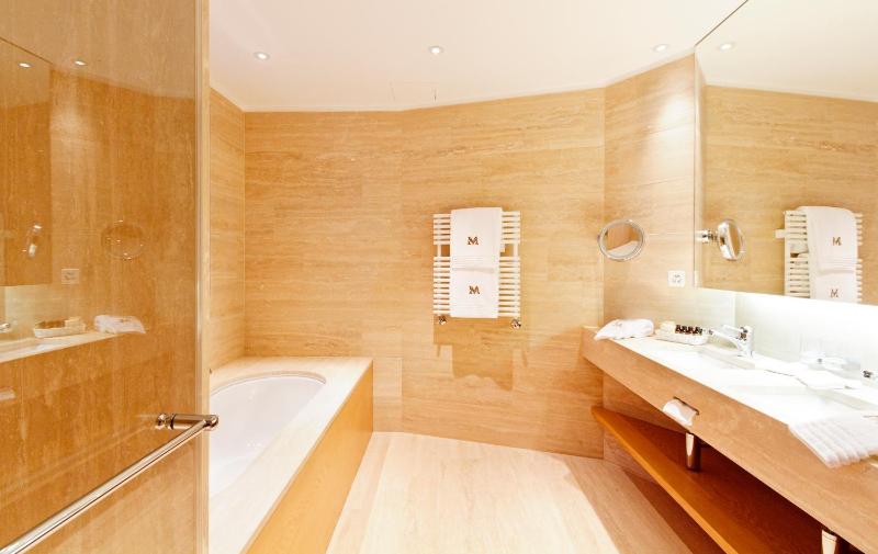 Deluxe Suite image 1