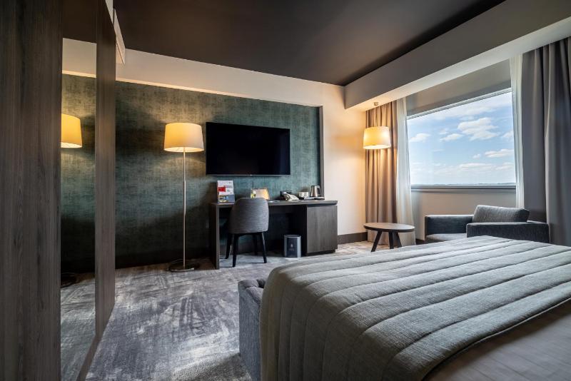 Double Room with River View image 3