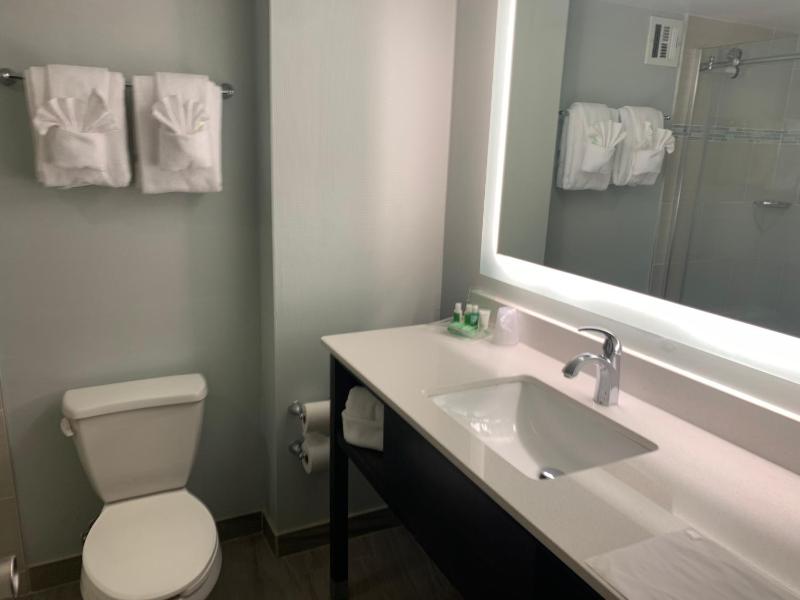 Double Room with Two Double Beds - Disability Access Tub image 3