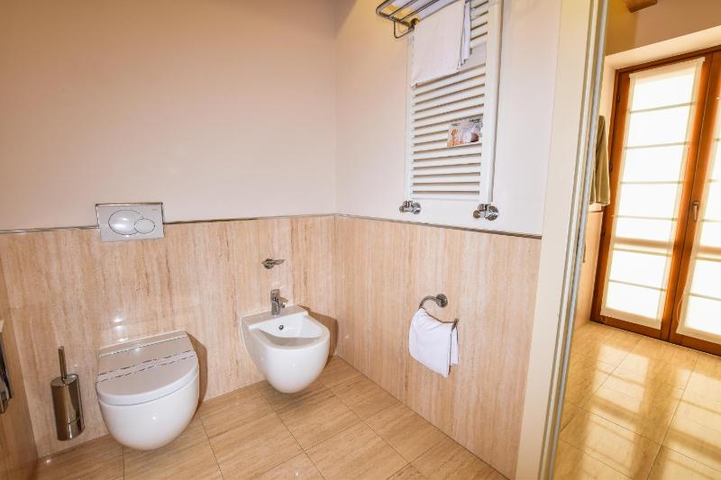 Superior Junior Suite with Lake View (4 Adults) image 4