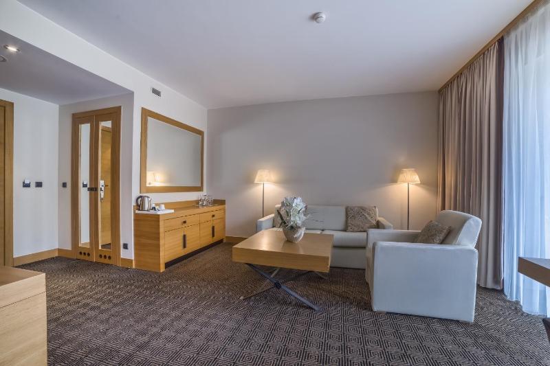 Apartment with Mountain View image 3