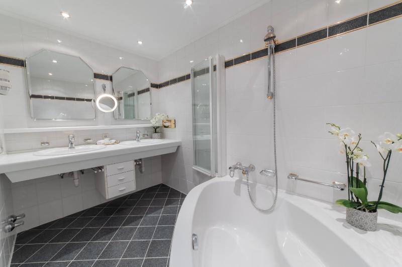 Double Room image 3