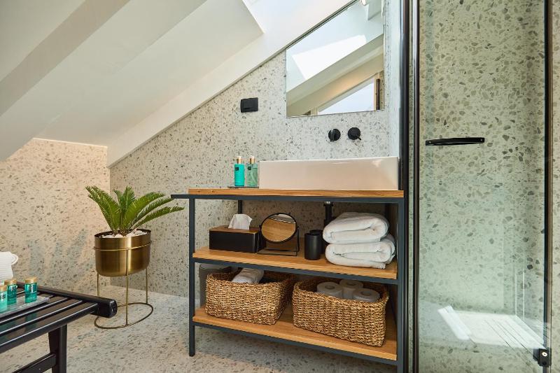 Studio Apartment image 2