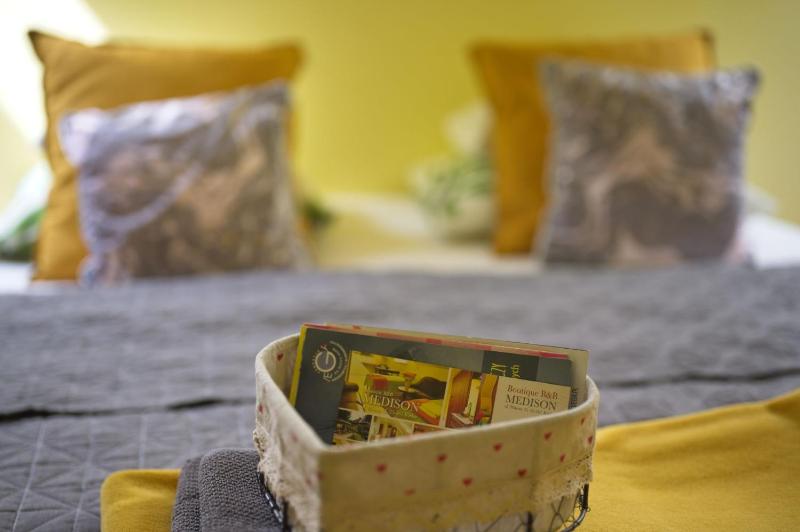 Deluxe Triple Room image 1