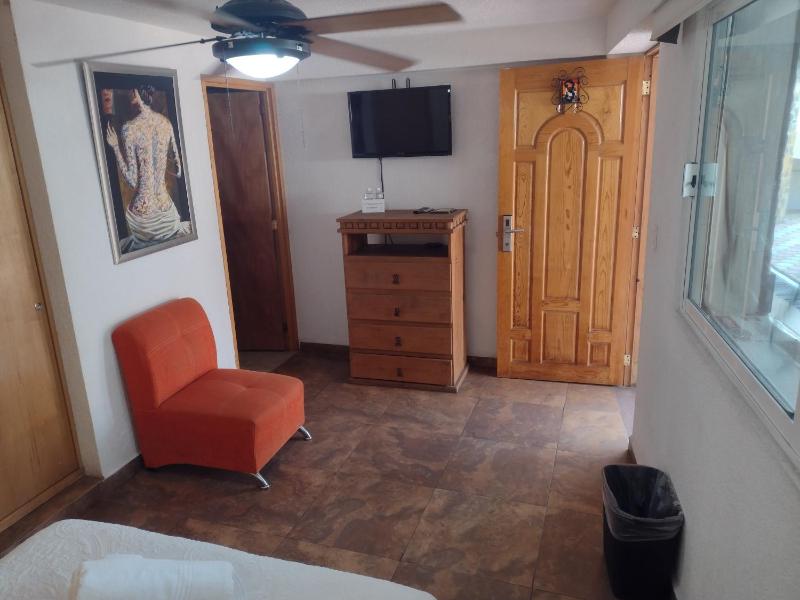 Standard Room image 3