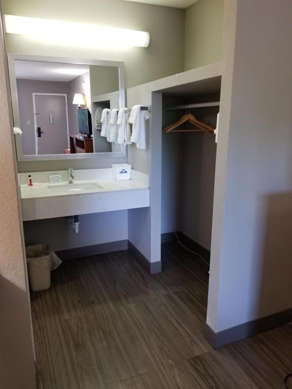 Deluxe Double Room with Two Double Beds - Non-Smoking image 3