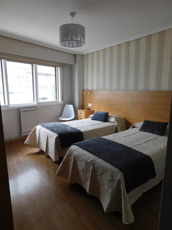 Twin Room image 2
