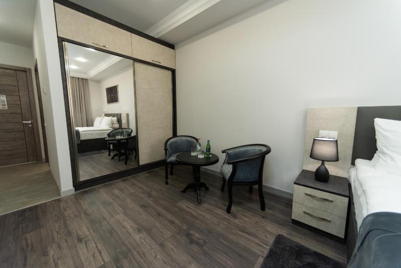 Deluxe Room image 4