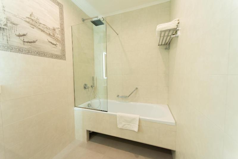 Standard Double Room image 2