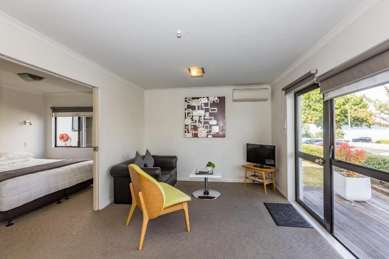Le Chalet Suisse Motel Taupo - image 21