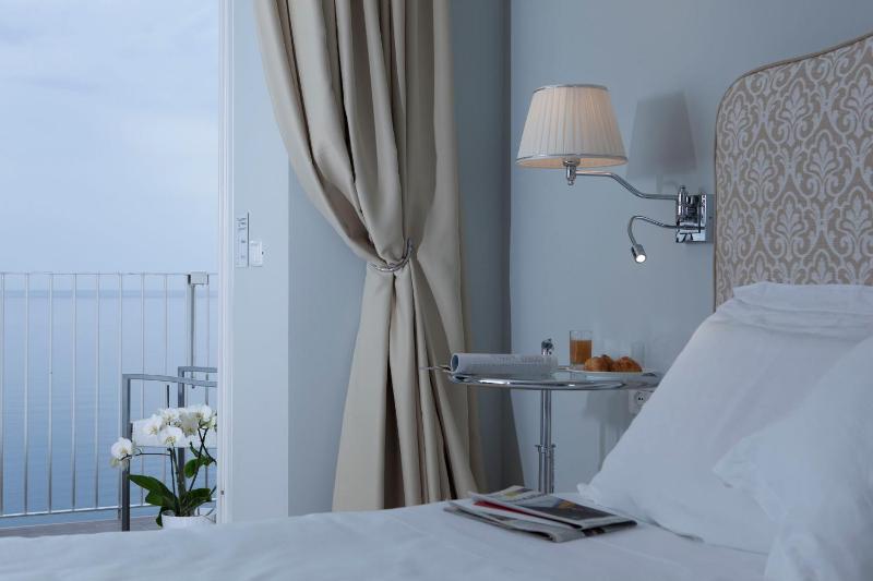 Classic Double Room with Sea View (1 Adult) image 4