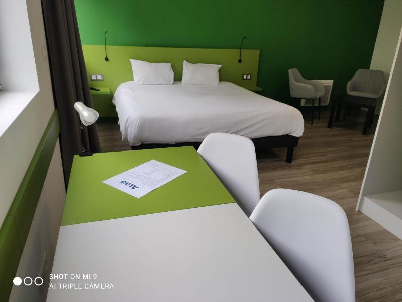 Studio with Double Bed image 3