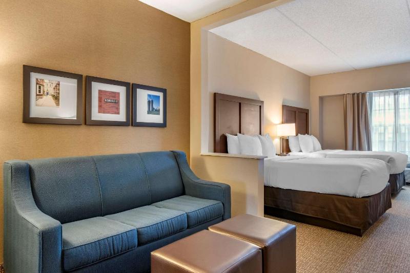 Double Suite with Two Double Beds - Non-Smoking image 3