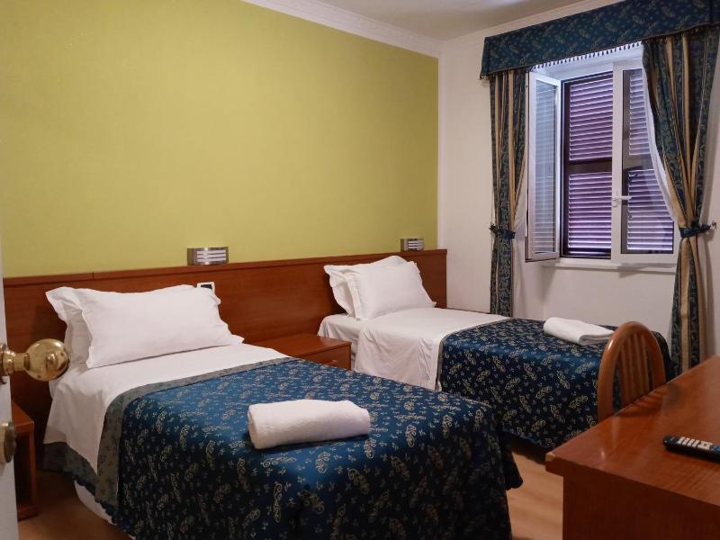 Basic Triple Room image 1