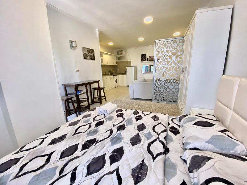 Marilyn Studio with Sea View Wi Fi - image 16