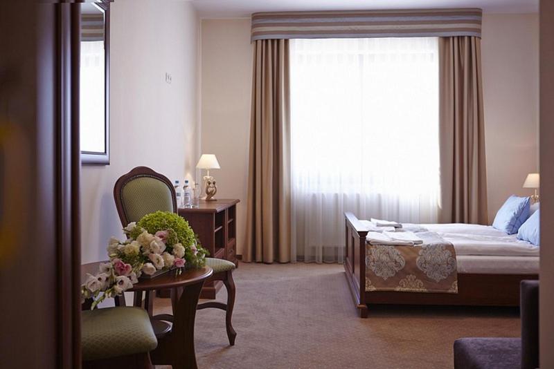 Classic Double Room image 4