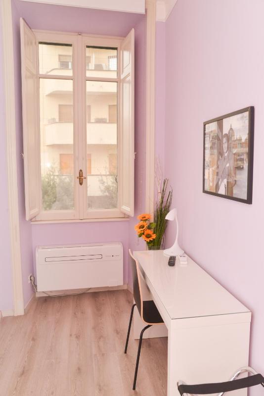 Twin Room with Private Bathroom image 2