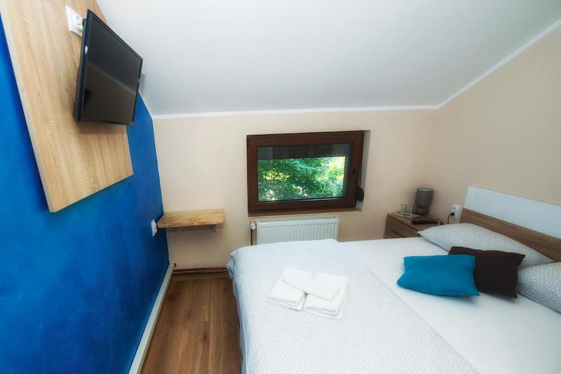 Double Room with Private Bathroom image 4